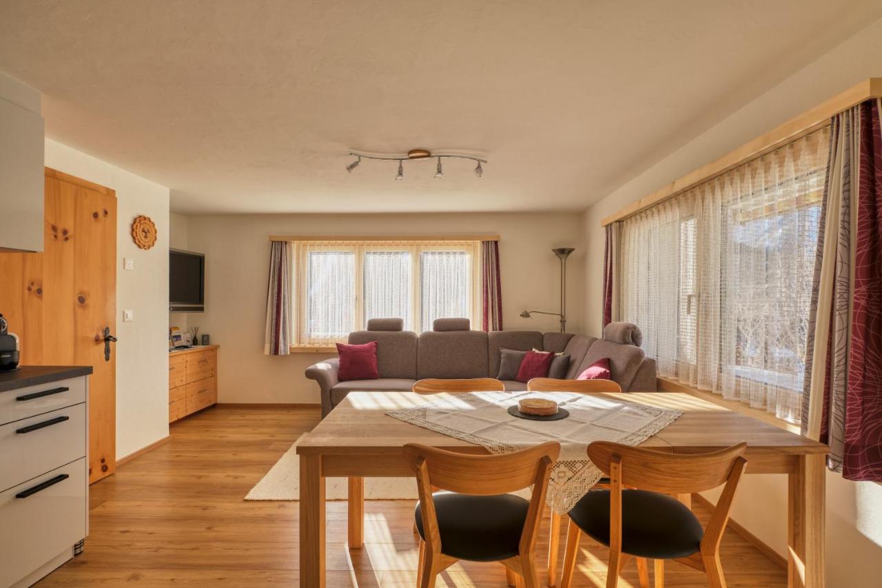 Chasa Plajet Apartment Ramosch Luaran gambar